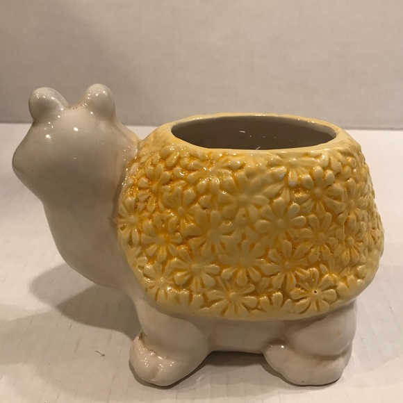 Ceramic Frog Planter White With Yellow Flowers On Shell 4.25”x 6.50” - Picture 3 of 7